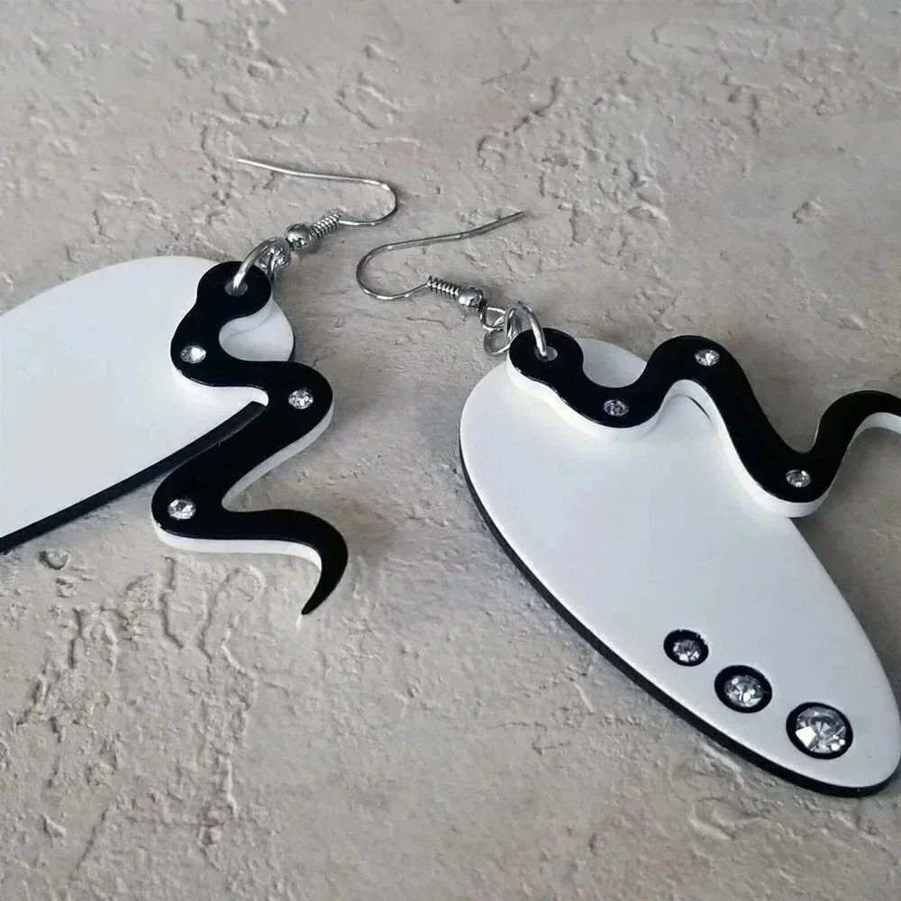Retro White Black Lucite Austrian Crystal Freeform Oval Snake Dangle Earrings - Picture 4 of 5